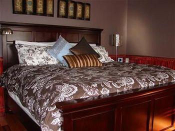 Elliot House Bed & Breakfast