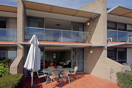 11 James Cook Apartments Byron Bay