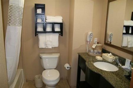 Hampton Inn & Suites Bakersfield/Hwy 58, CA