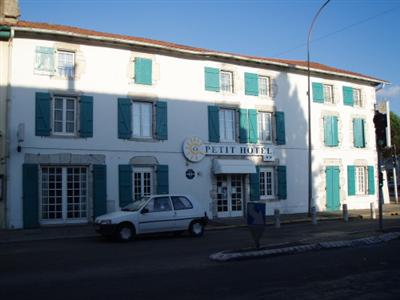 Au Petit Hotel