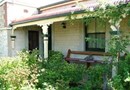 Strathbourne Accommodation - Rubys Cottage at Milang