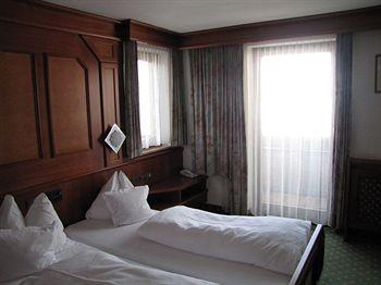 Tyrolis Hotel