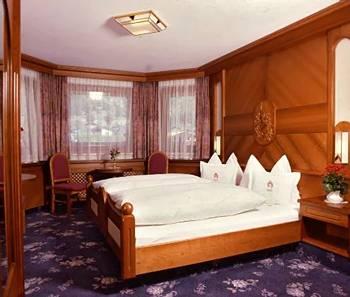 Tyrolis Hotel
