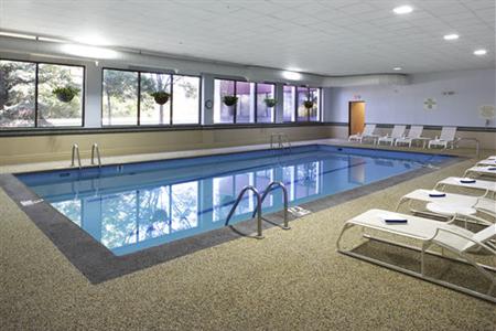 Radisson Hotel & Suites Cleveland Eastlake