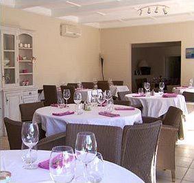 Les Aubuns Country Hotel Caissargues