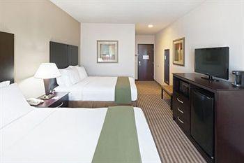 Holiday Inn Express & Suites Brady