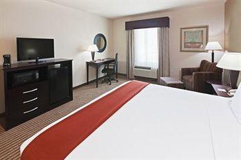 Holiday Inn Express & Suites Brady