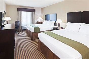 Holiday Inn Express & Suites Brady