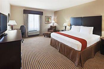 Holiday Inn Express & Suites Brady