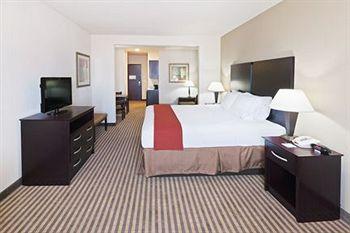 Holiday Inn Express & Suites Brady