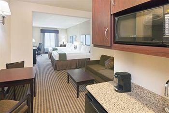 Holiday Inn Express & Suites Brady