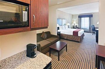 Holiday Inn Express & Suites Brady