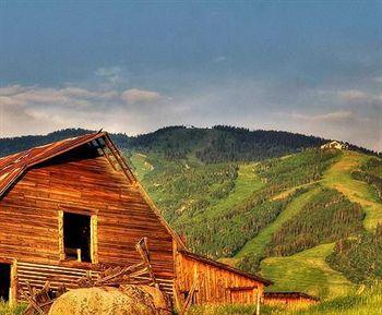 Bunkhouse Lodge