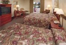 Clubhouse Inn & Suites Topeka