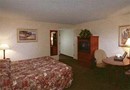 Clubhouse Inn & Suites Topeka