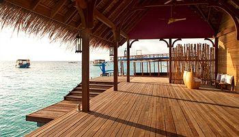 Constance Moofushi Resort