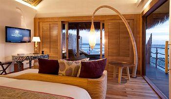 Constance Moofushi Resort