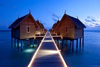 Constance Moofushi Resort