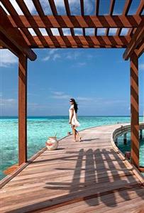 Constance Moofushi Resort