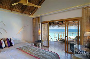 Constance Moofushi Resort