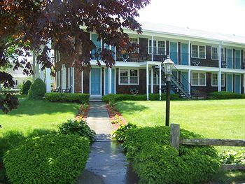 Colonial Village Motel & Cottages