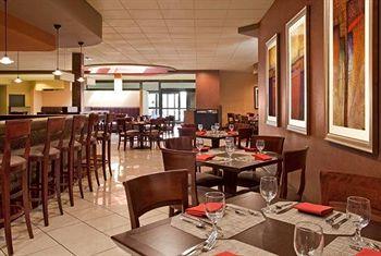 Four Points by Sheraton Milwaukee North