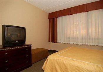 Comfort Suites Airport & Cruise Port