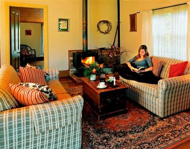 Cedar Creek Cottages & Wine