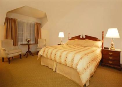 Clarion Carriage House Inn