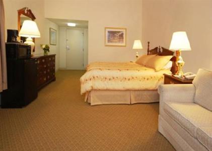 Clarion Carriage House Inn