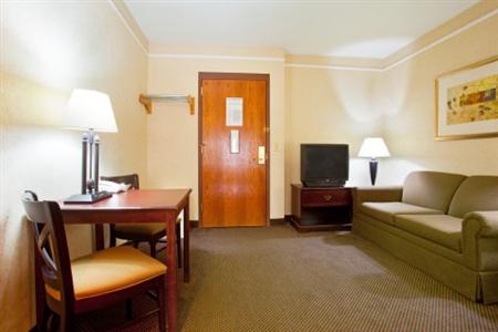 Holiday Inn Express Hotel & Suites Grand Rapids Airport