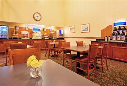 Holiday Inn Express Hotel & Suites Grand Rapids Airport