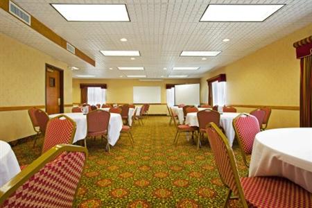 Holiday Inn Express Hotel & Suites Grand Rapids Airport