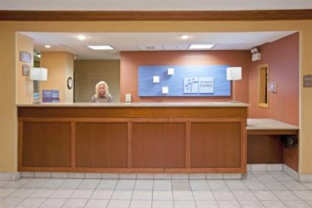 Holiday Inn Express Hotel & Suites Muncie