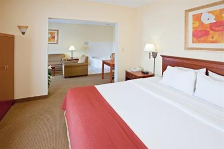 Holiday Inn Express Hotel & Suites Muncie