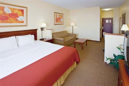 Holiday Inn Express Hotel & Suites Muncie