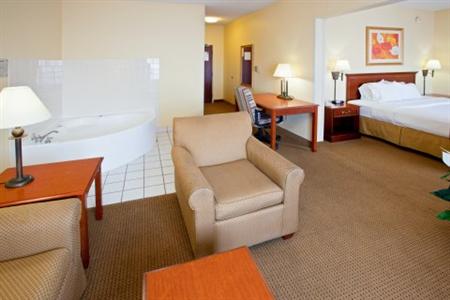 Holiday Inn Express Hotel & Suites Muncie