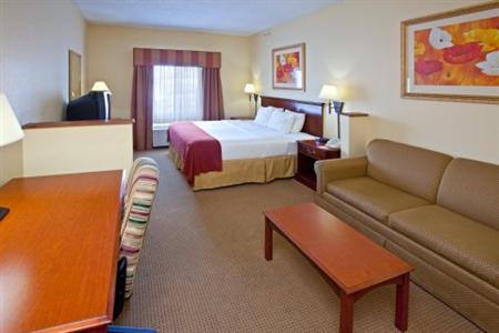 Holiday Inn Express Hotel & Suites Muncie