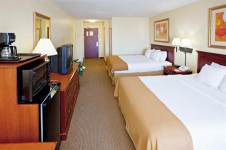 Holiday Inn Express Hotel & Suites Muncie