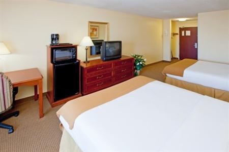 Holiday Inn Express Hotel & Suites Muncie