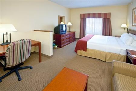 Holiday Inn Express Hotel & Suites Muncie