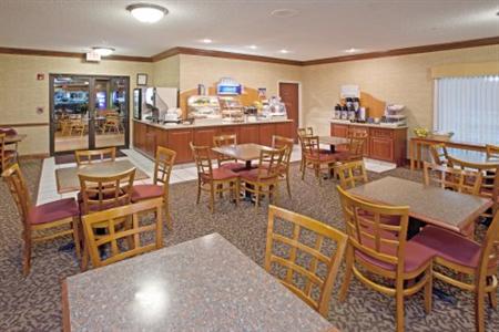 Holiday Inn Express Hotel & Suites Muncie