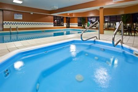 Holiday Inn Express Hotel & Suites Muncie