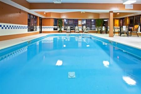 Holiday Inn Express Hotel & Suites Muncie