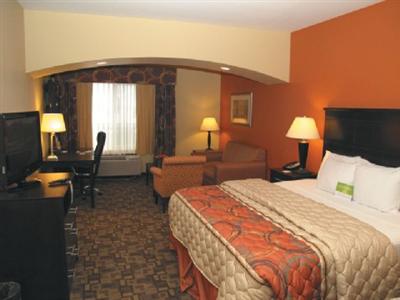 La Quinta Inn and Suites Tulsa Airport