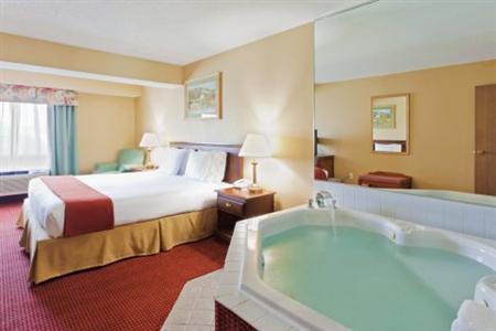 Holiday Inn Express North Huntingdon