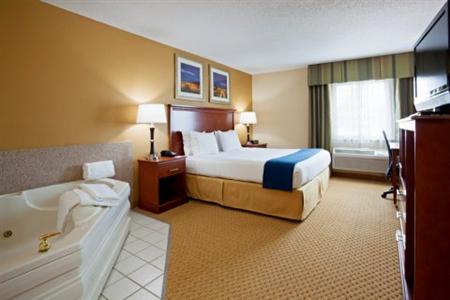 Holiday Inn Express Sheboygan - Kohler (I-43)