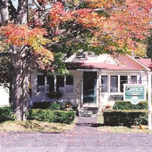 White Mountain Motel and Cottages