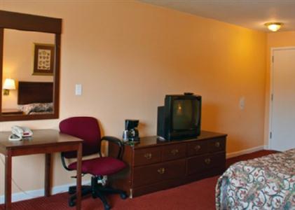 Econo Lodge Inn & Suites Virginia Beach