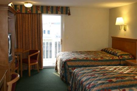 Travel Inn Hyannis